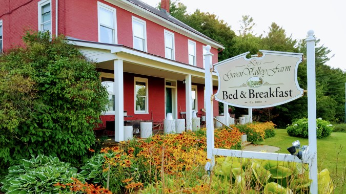 Nye's Green Valley Farm B&B Nero day